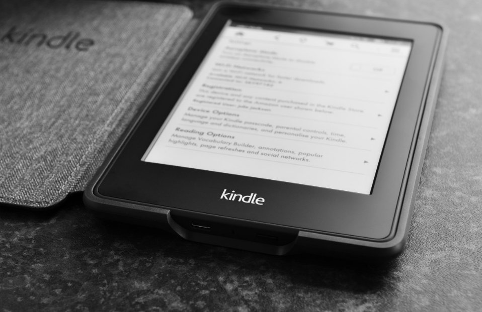 Amazon unveils the first Kindle with a color screen